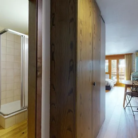 Bright With Balcony & View To The Matterhorn Apartman