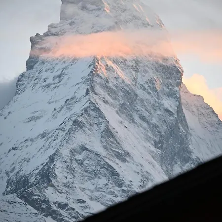 Bright With Balcony & View To The Matterhorn 公寓 *
