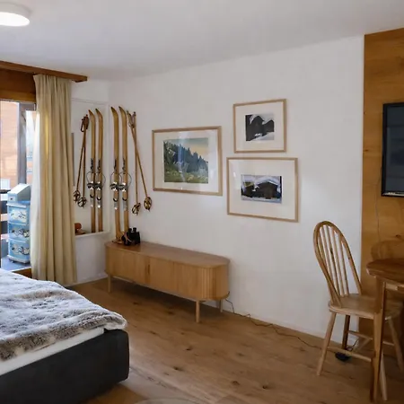 Bright With Balcony & View To The Matterhorn צרמט
