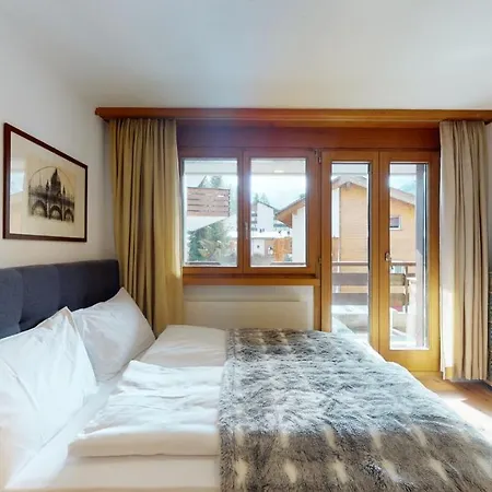 Bright With Balcony & View To The Matterhorn زيرمات