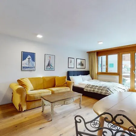 Bright With Balcony & View To The Matterhorn زيرمات